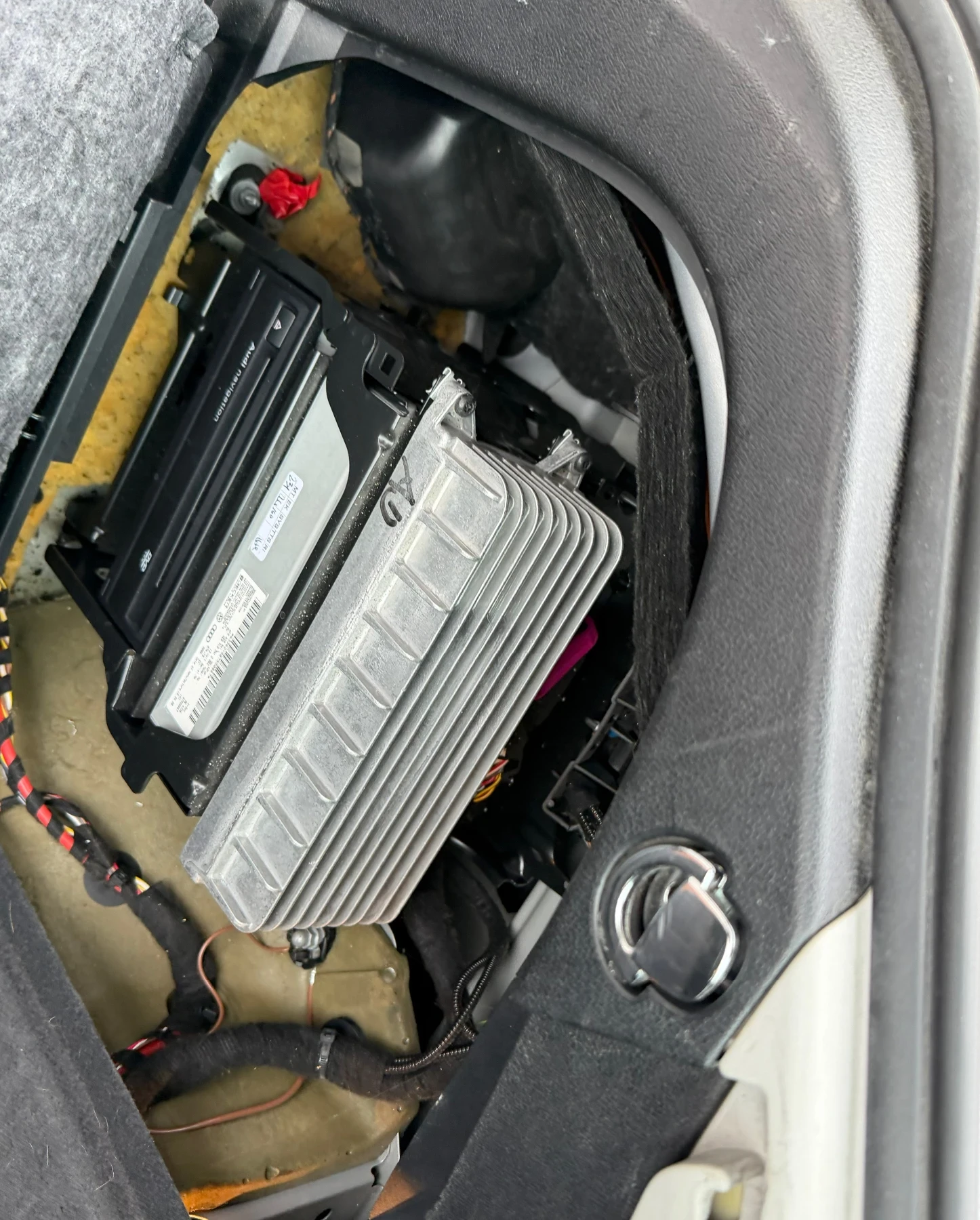 Audi A4 автомат 2.0tdi - изображение 5