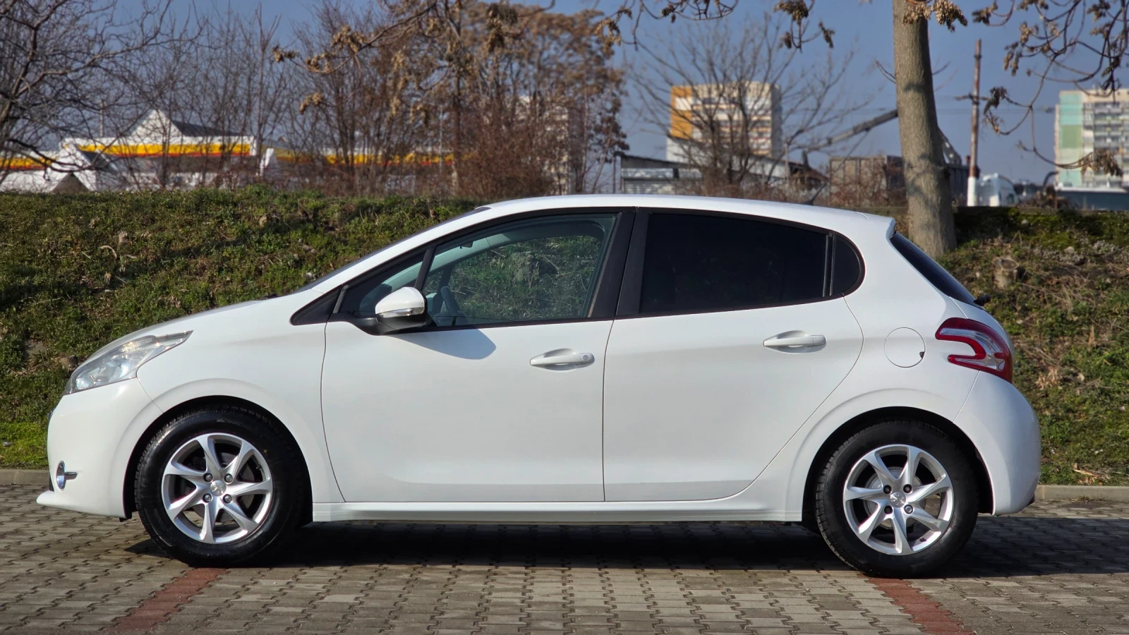 Peugeot 208 1.4 hdi, снимка 5 - Автомобили и джипове - 53733107