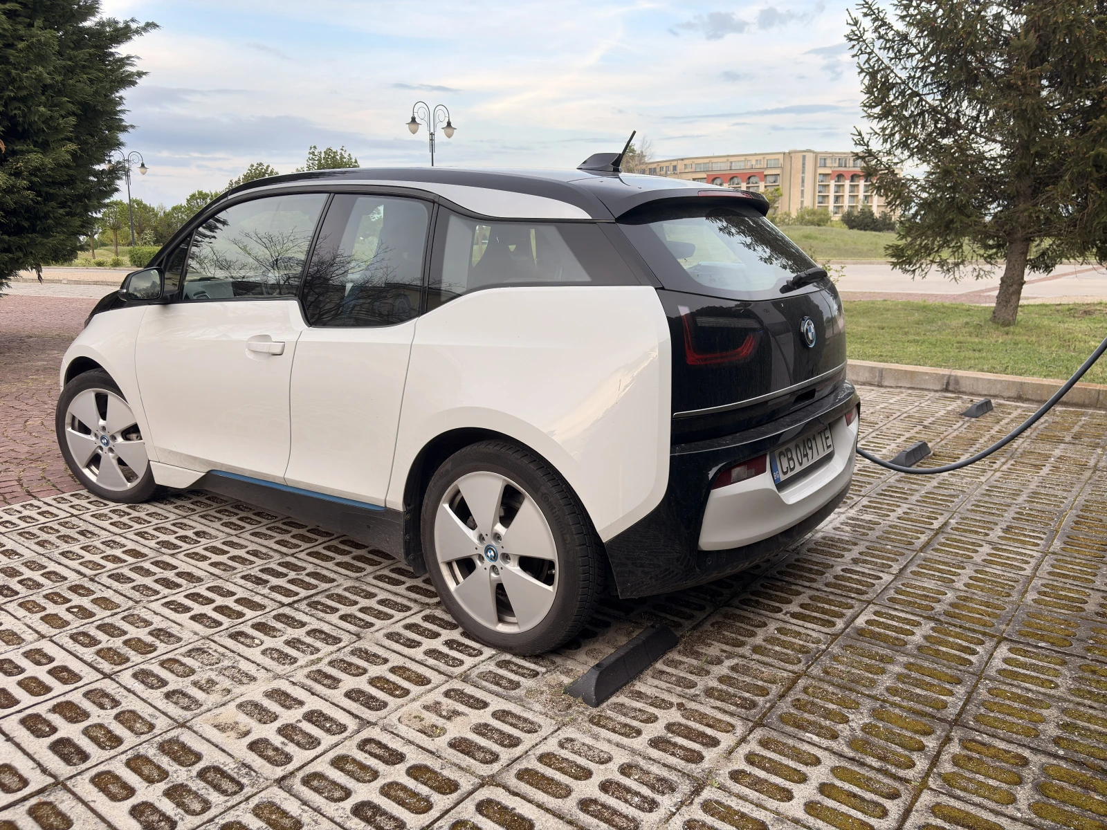 BMW i3 120Ah/Navi/Led, снимка 4 - Автомобили и джипове - 54641354