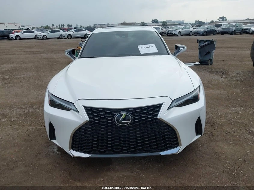 Lexus IS 300 2.0L I-4 DI, DOHC, VVT, TURBO, 241HP Rear Wheel | Mobile.bg � ����������� 13