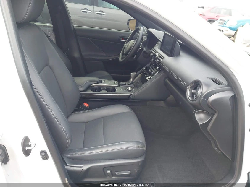 Lexus IS 300 2.0L I-4 DI, DOHC, VVT, TURBO, 241HP Rear Wheel | Mobile.bg � ����������� 5