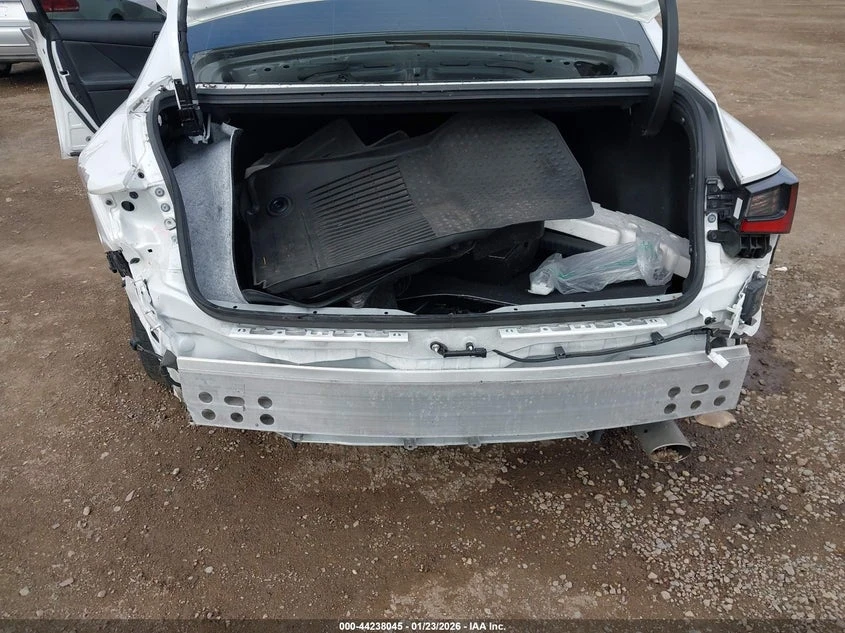 Lexus IS 300 2.0L I-4 DI, DOHC, VVT, TURBO, 241HP Rear Wheel | Mobile.bg � ����������� 6