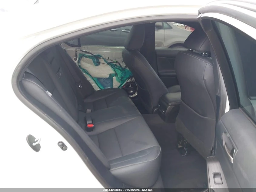 Lexus IS 300 2.0L I-4 DI, DOHC, VVT, TURBO, 241HP Rear Wheel | Mobile.bg � ����������� 8