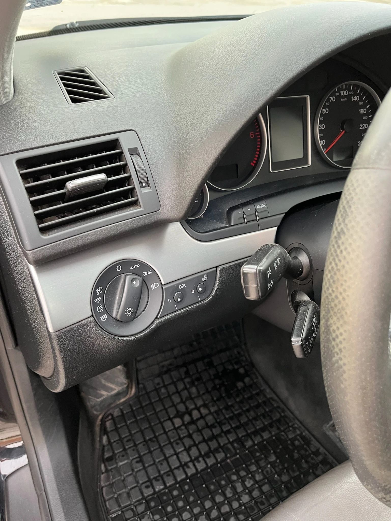 Audi A4 2.0 TDI, снимка 11 - Автомобили и джипове - 54676064