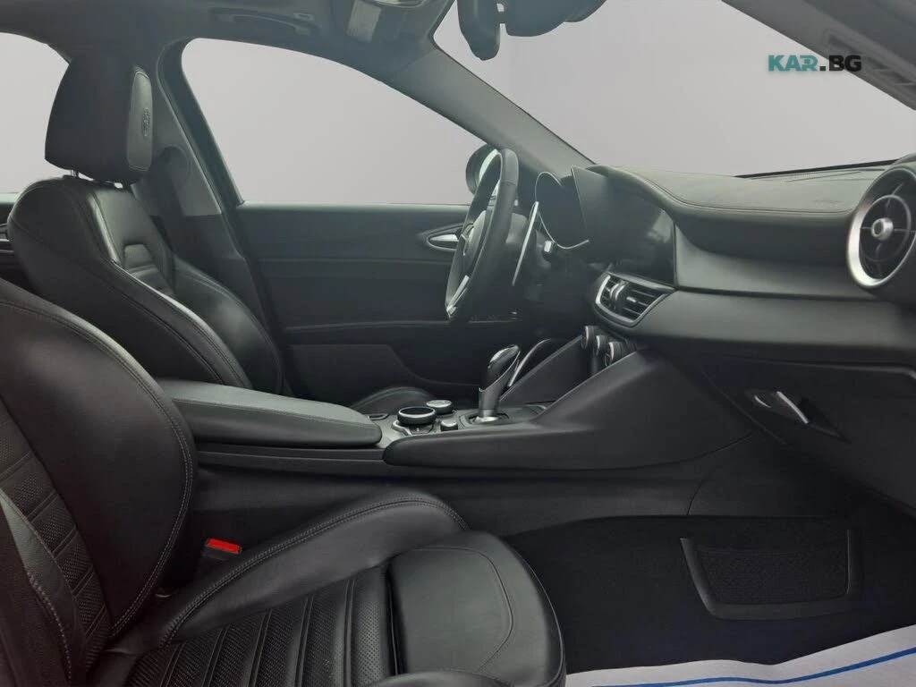 Alfa Romeo Giulia * Q4 * Ti Sport * Автокредит (Цена до България), снимка 13 - Автомобили и джипове - 55132433