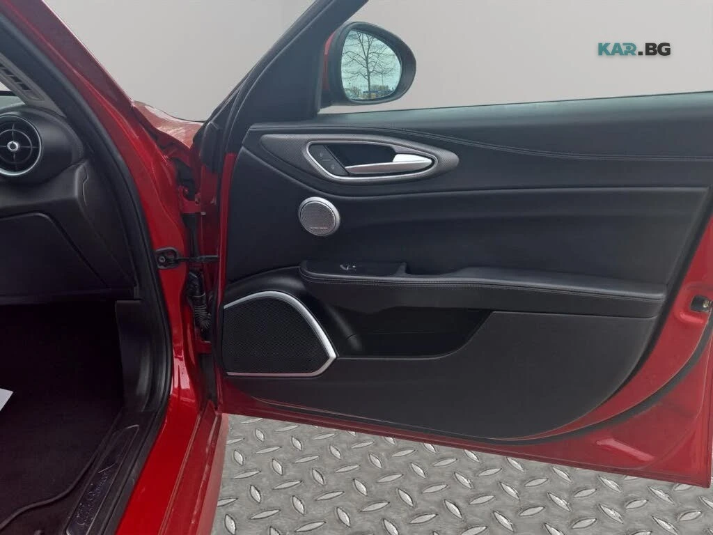 Alfa Romeo Giulia * Q4 * Ti Sport * Автокредит (Цена до България), снимка 15 - Автомобили и джипове - 55132433