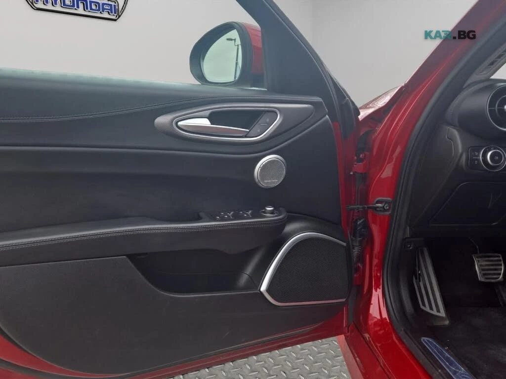 Alfa Romeo Giulia * Q4 * Ti Sport * Автокредит (Цена до България), снимка 14 - Автомобили и джипове - 55132433