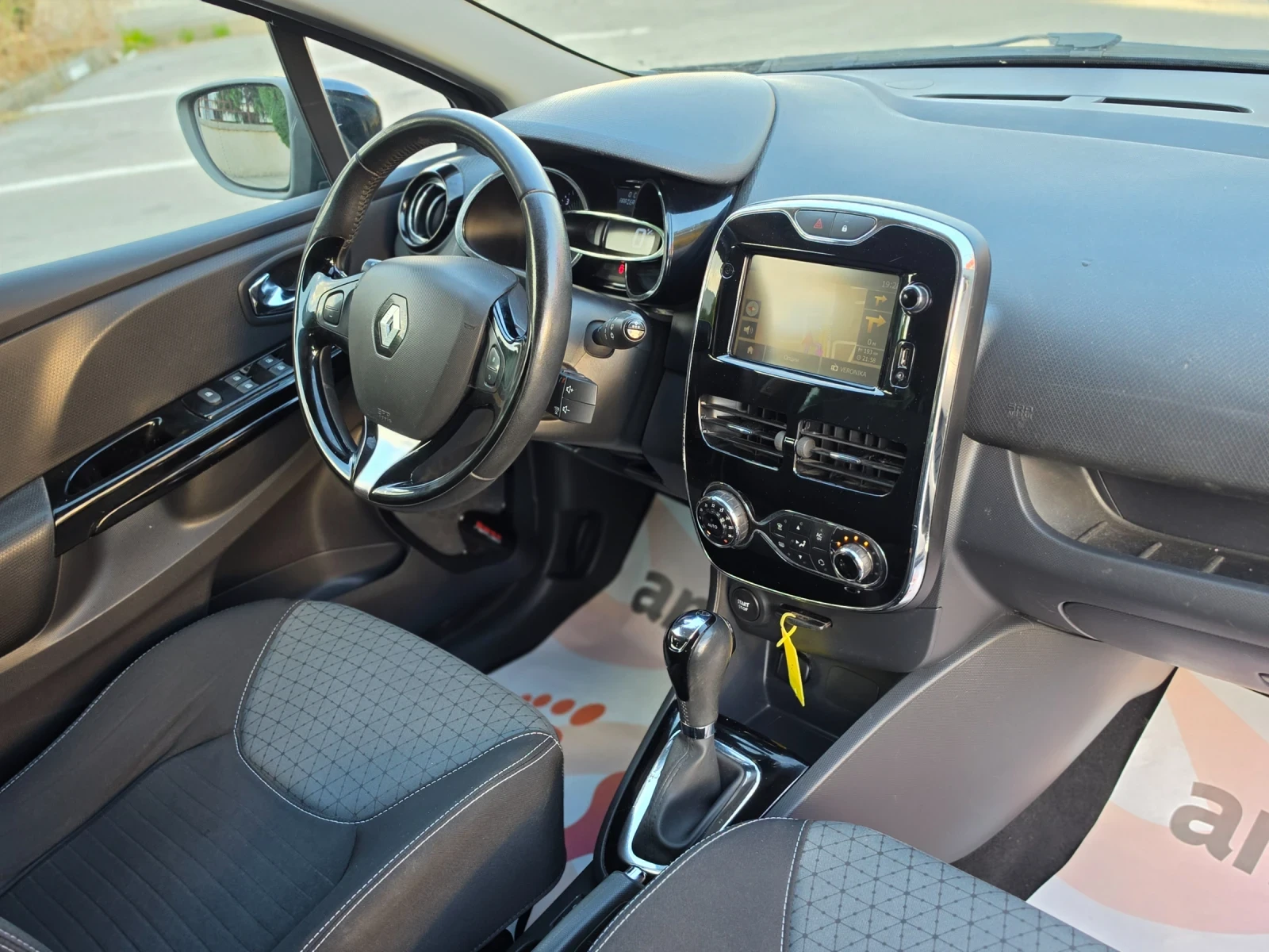 Renault Clio 1.5dCi 90hp * ЕВРО 5 * АВТОМАТИК * НАВИ * , снимка 12 - Автомобили и джипове - 55236442