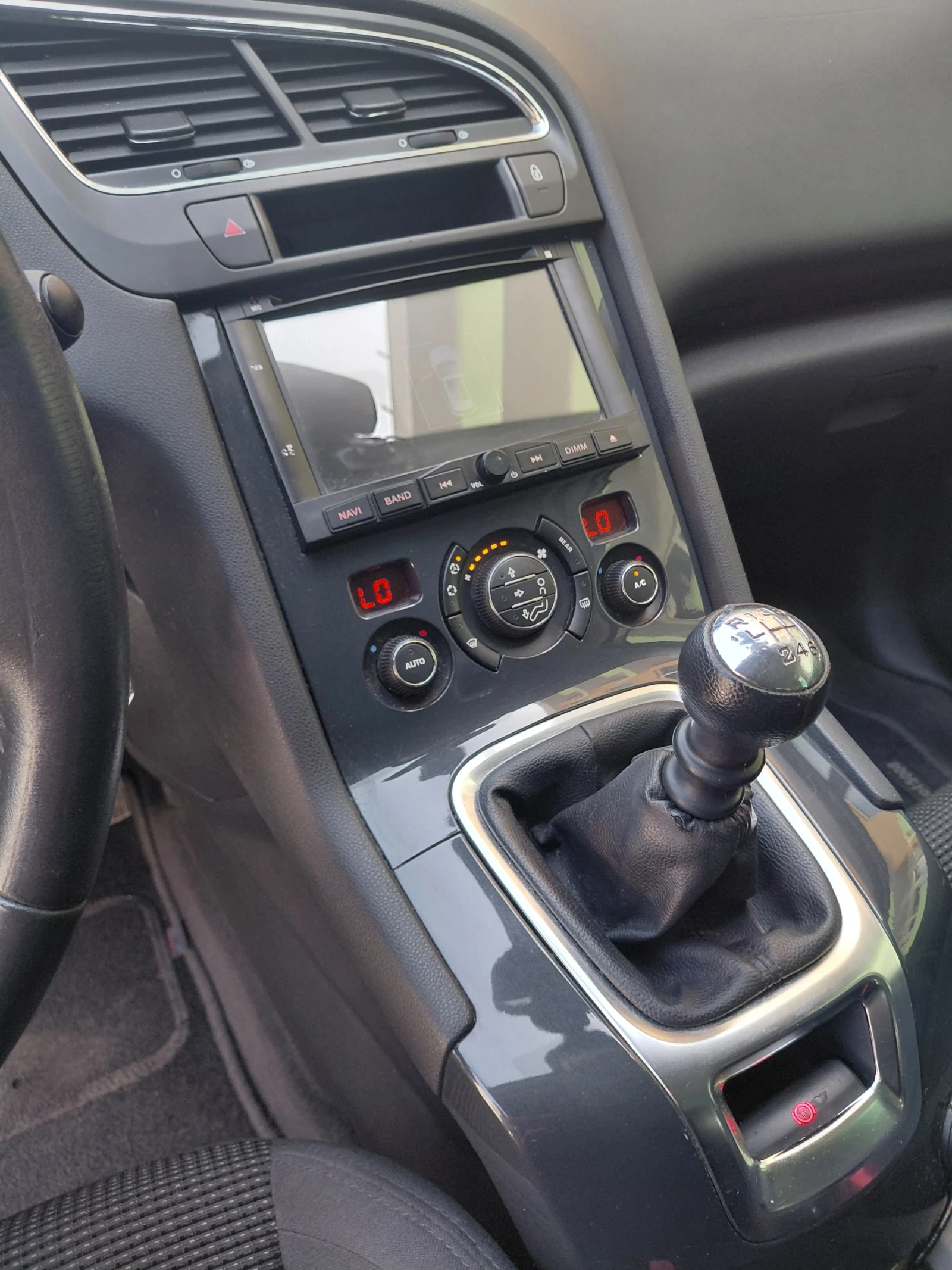 Peugeot 5008, снимка 13 - Автомобили и джипове - 55875814