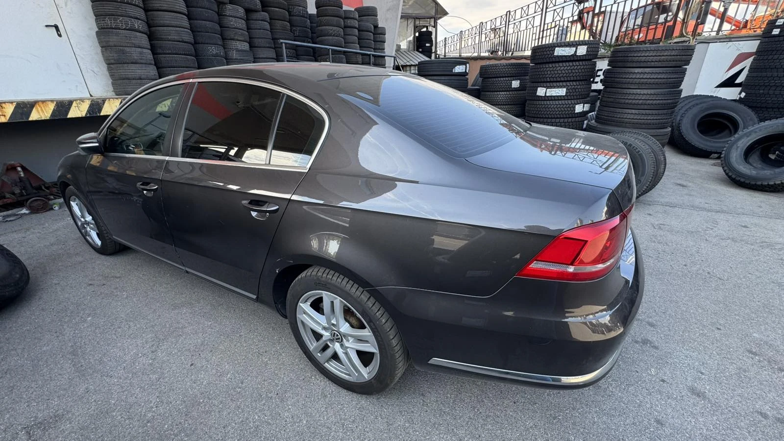 VW Passat, снимка 2 - Автомобили и джипове - 56139631