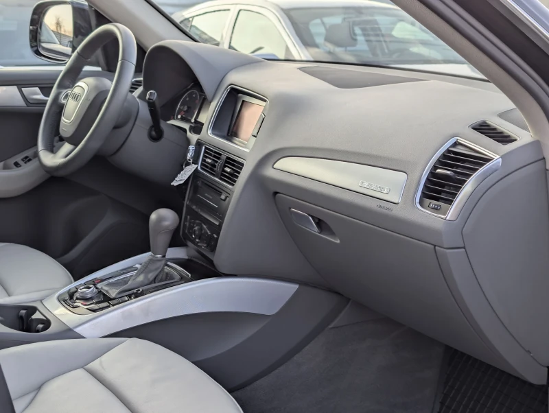 Audi Q5 2.0TDI* 214хил.км* Панорама* 4Х4, снимка 13 - Автомобили и джипове - 52379627
