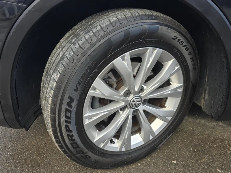 VW Tiguan Топ състояние дистроник и осова линия, снимка 8 - Автомобили и джипове - 52483998