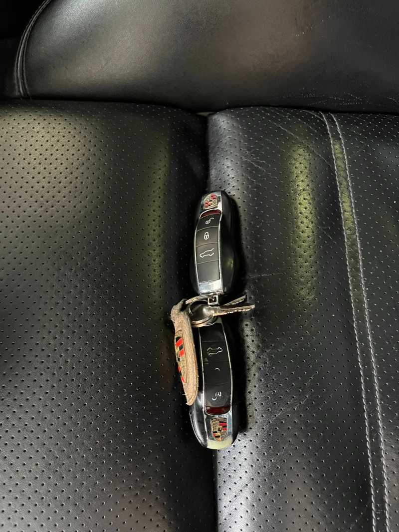 Porsche Cayenne 4.8 V8 TURBO PANORAMA/2xTV/XENON/NAVI/''21, снимка 16 - Автомобили и джипове - 53383024