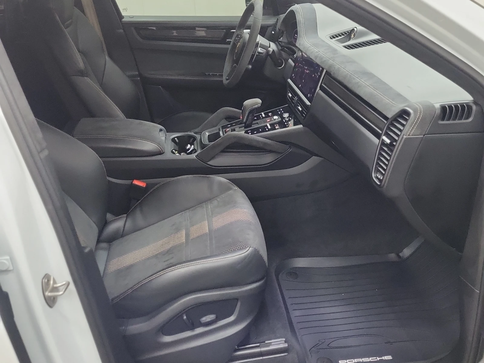 Porsche Cayenne TURBO GT * CARFAX * АвтоКредит * Цена до България* - изображение 10