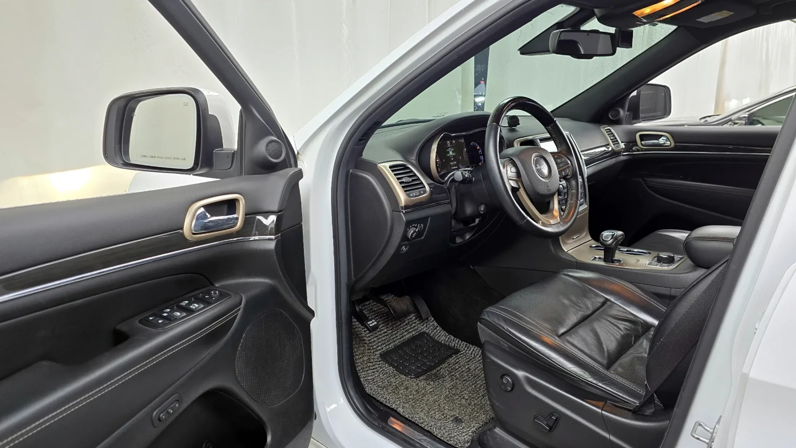 Jeep Grand cherokee * OVERLAND* PENTASTAR* ZF* DISTRONIC* OBDUH, снимка 7 - Автомобили и джипове - 54753922