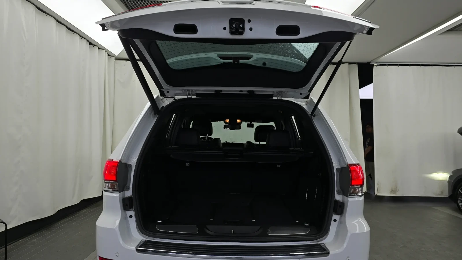 Jeep Grand cherokee * OVERLAND* PENTASTAR* ZF* DISTRONIC* OBDUH, снимка 14 - Автомобили и джипове - 54753922