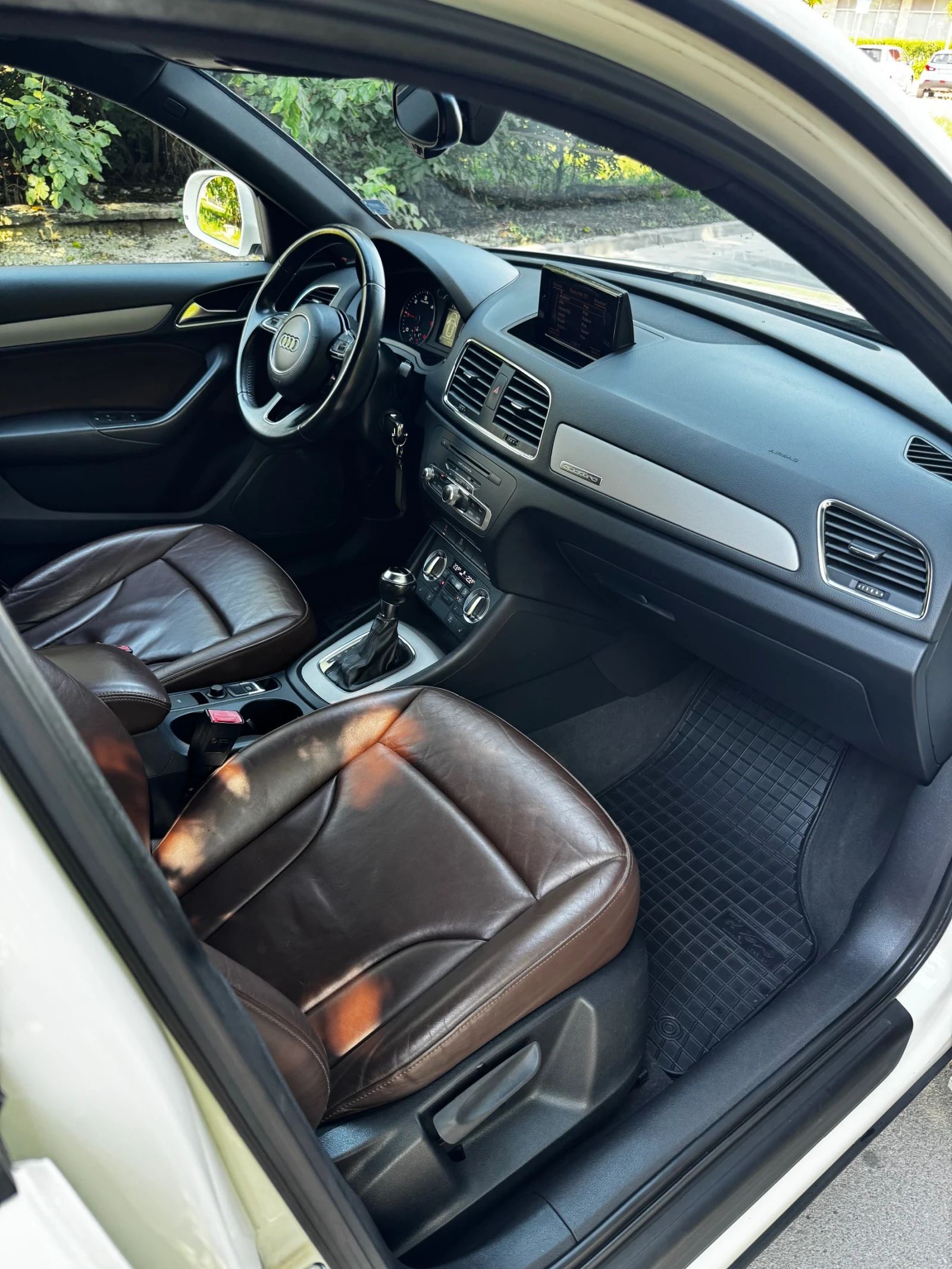 Audi Q3 2.0TDI Quattro 177hp  Кафяв Салон, снимка 9 - Автомобили и джипове - 55539409