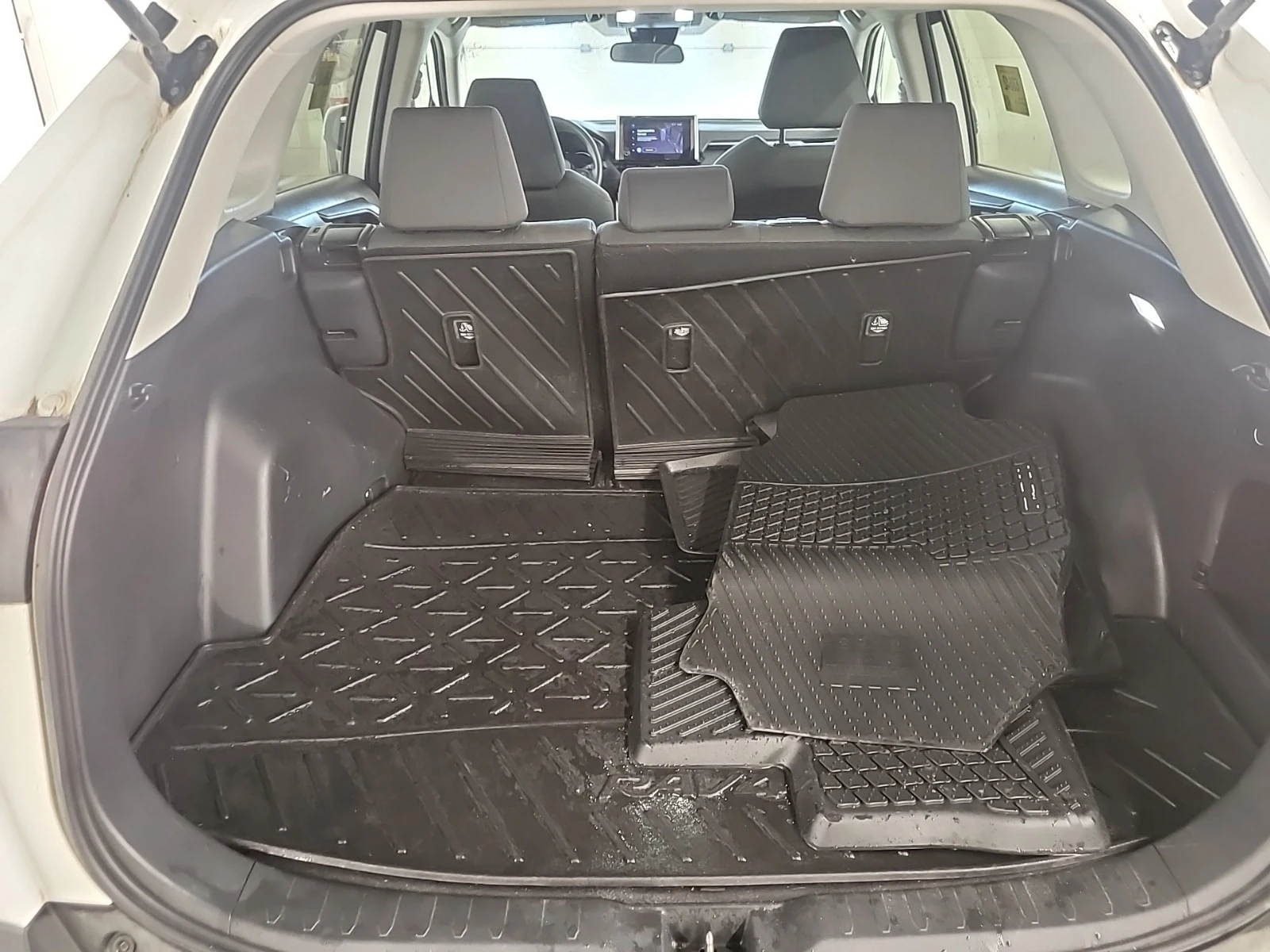 Toyota Rav4 LE| ПОДГРЕВИ| МЪРТВА ТОЧКА| ЗАДНА КАМЕРА| 2 КЛЮЧА|, снимка 13 - Автомобили и джипове - 55815436