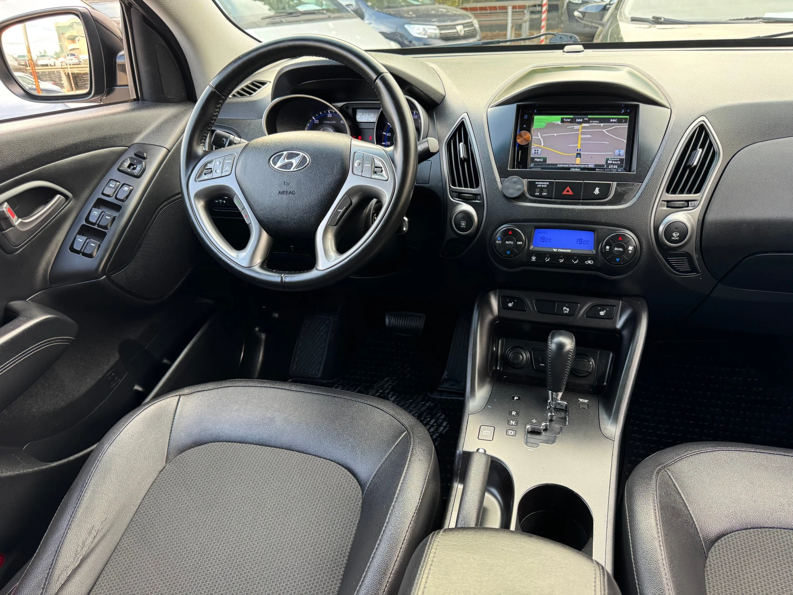 Hyundai IX35 ФУЛ ЕКСТРИ, снимка 12 - Автомобили и джипове - 55930081