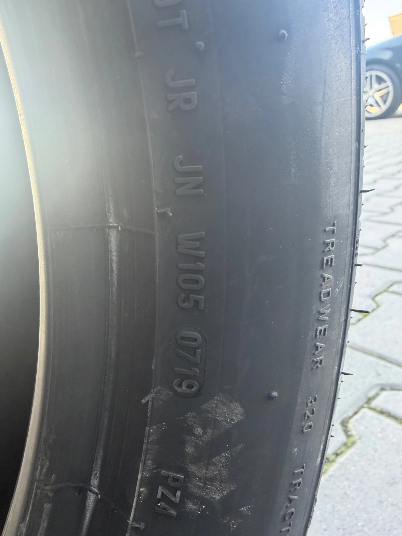 Гуми Летни 325/35R22, снимка 5 - Гуми и джанти - 53786382