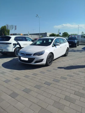 Opel Astra J sport tourer, снимка 1