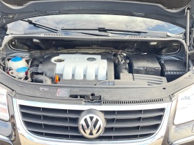 VW Touran 2.0TDi Facelift, снимка 17 - Автомобили и джипове - 42620444