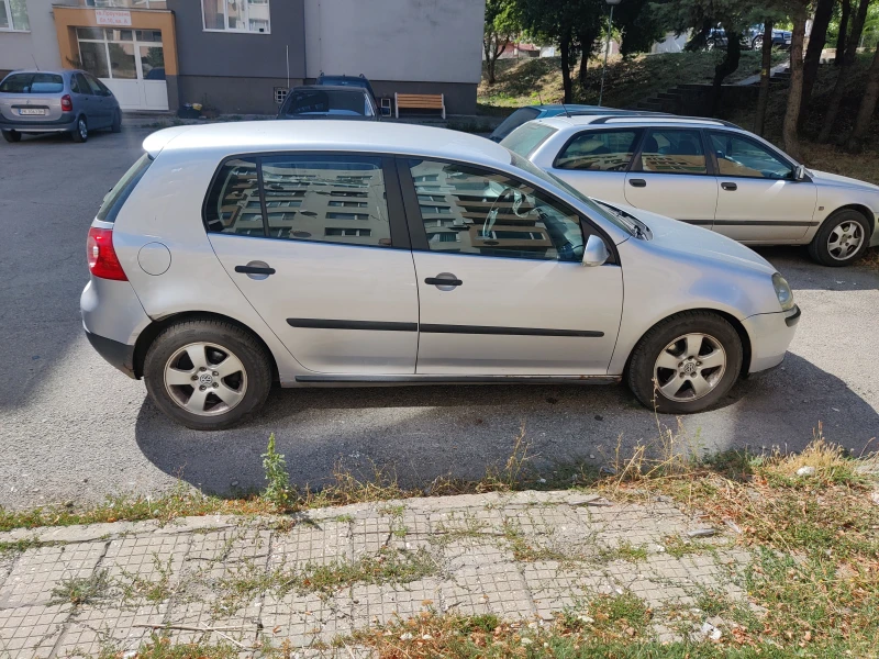 VW Golf 5, снимка 8 - Автомобили и джипове - 47441433