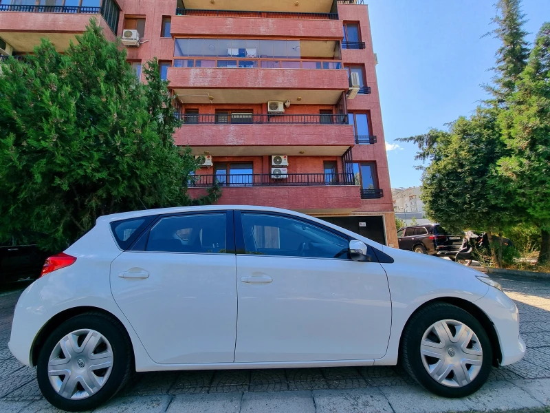 Toyota Auris * 1.6* 132PS* Multimedia* Kamera, снимка 8 - Автомобили и джипове - 47259462