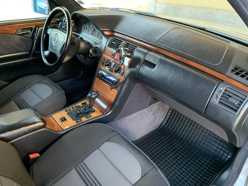 Mercedes-Benz E 240 W210 Classic ГАЗ, снимка 10 - Автомобили и джипове - 52407818