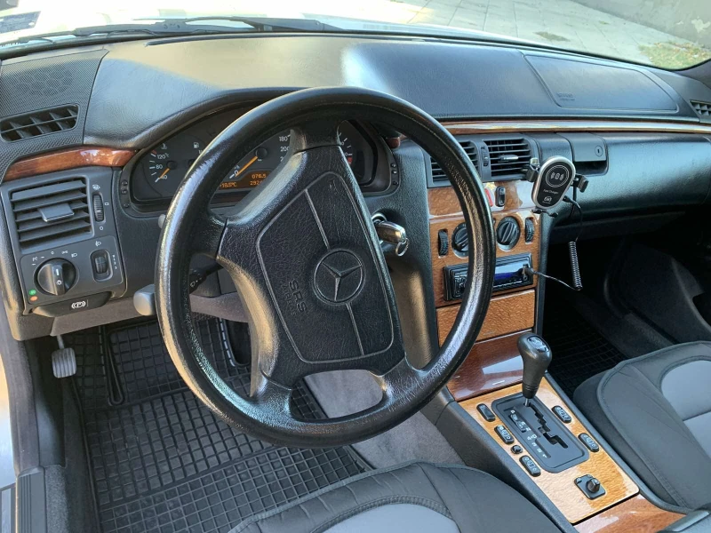 Mercedes-Benz E 240 W210 Classic ГАЗ, снимка 8 - Автомобили и джипове - 52407818