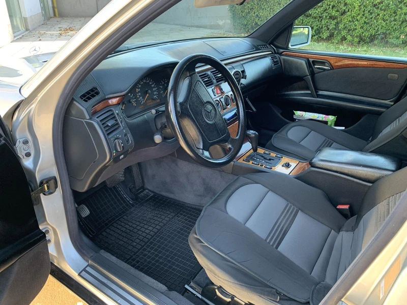 Mercedes-Benz E 240 W210 Classic ГАЗ, снимка 7 - Автомобили и джипове - 52407818