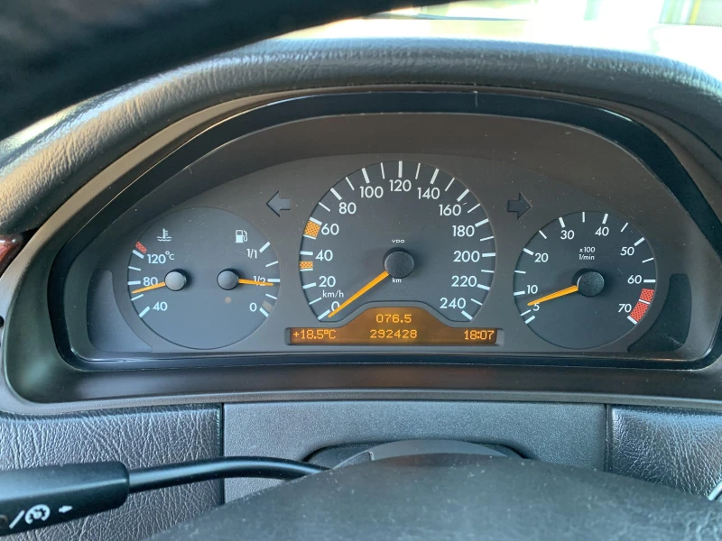 Mercedes-Benz E 240 W210 Classic ГАЗ, снимка 9 - Автомобили и джипове - 52407818