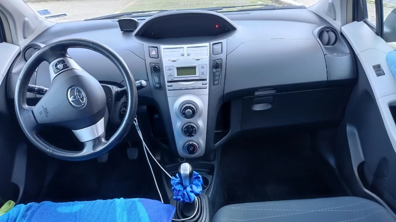 Toyota Yaris 1.3  , снимка 16 - Автомобили и джипове - 52505569