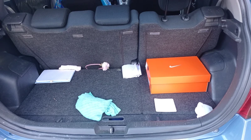 Toyota Yaris 1.3  , снимка 15 - Автомобили и джипове - 52505569