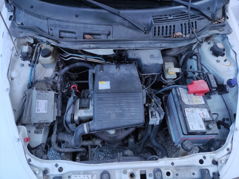 Lancia Ypsilon 1.2, снимка 14 - Автомобили и джипове - 52951035