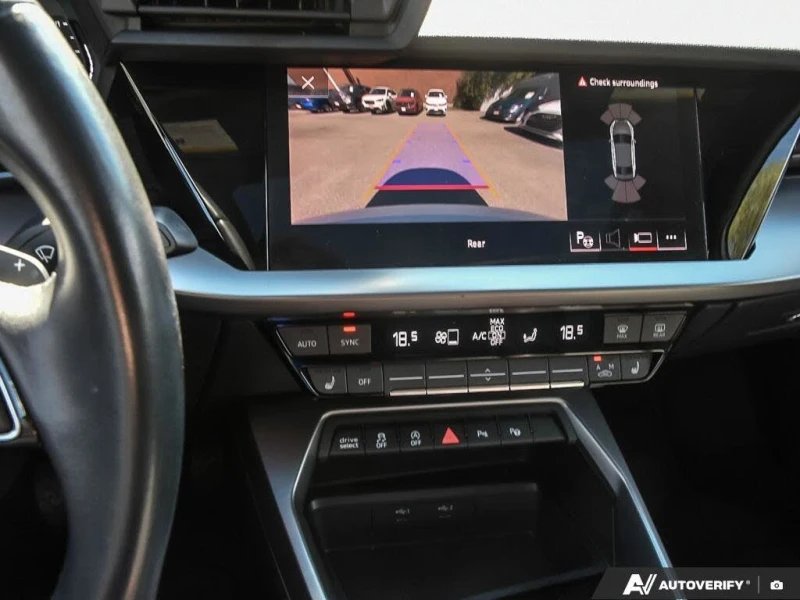 Audi A3 !quattro Komfort AWD!* АвтоКредит* Цена до БГ* , снимка 11 - Автомобили и джипове - 53525944