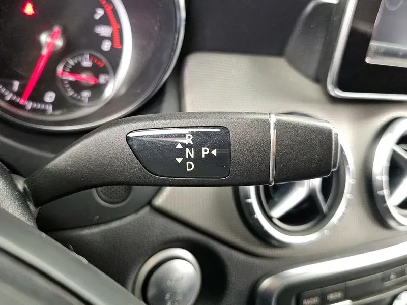 Mercedes-Benz CLA 2.5, снимка 9 - Автомобили и джипове - 54288351