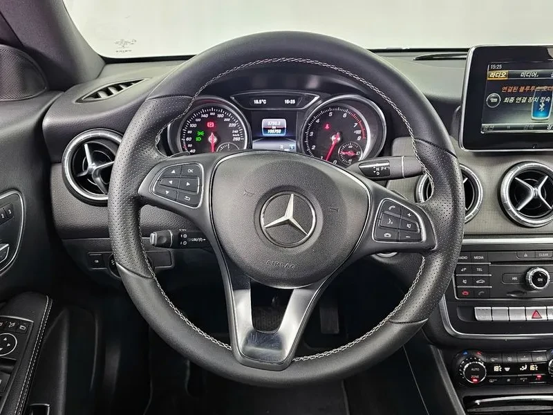 Mercedes-Benz CLA 2.5, снимка 13 - Автомобили и джипове - 54288351