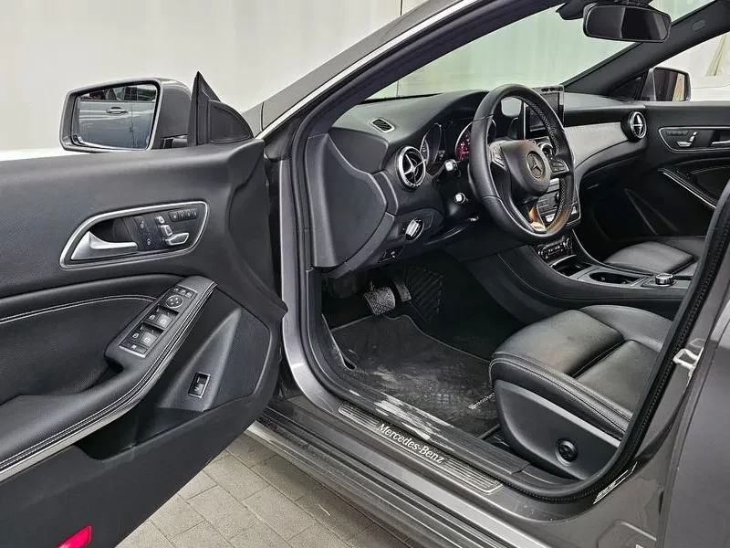 Mercedes-Benz CLA 2.5, снимка 10 - Автомобили и джипове - 54288351