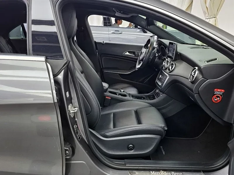 Mercedes-Benz CLA 2.5, снимка 11 - Автомобили и джипове - 54288351