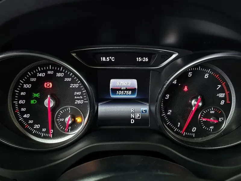 Mercedes-Benz CLA 2.5, снимка 8 - Автомобили и джипове - 54288351