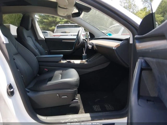 Tesla Model Y Long Range Dual motor 2024, снимка 5 - Автомобили и джипове - 55616336