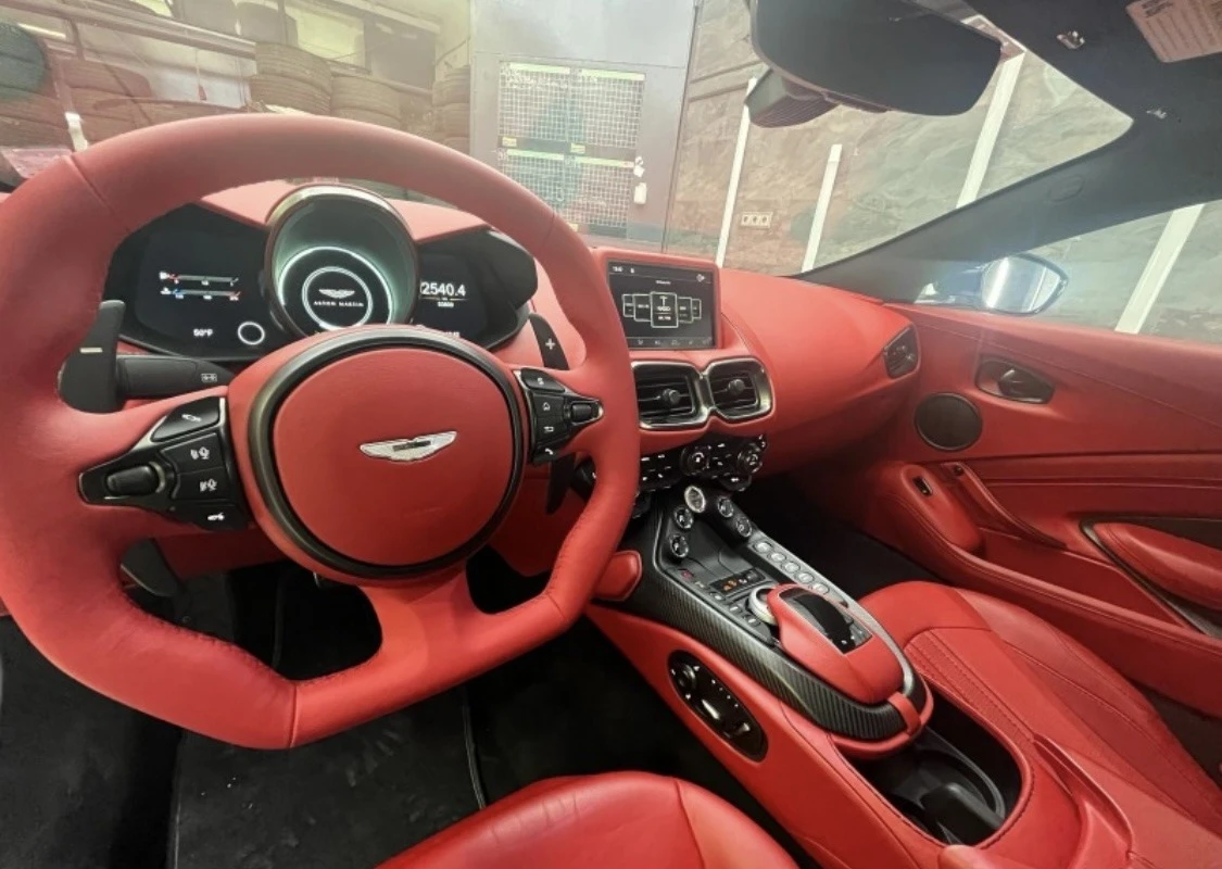 Aston martin V8 Vantage  - изображение 8