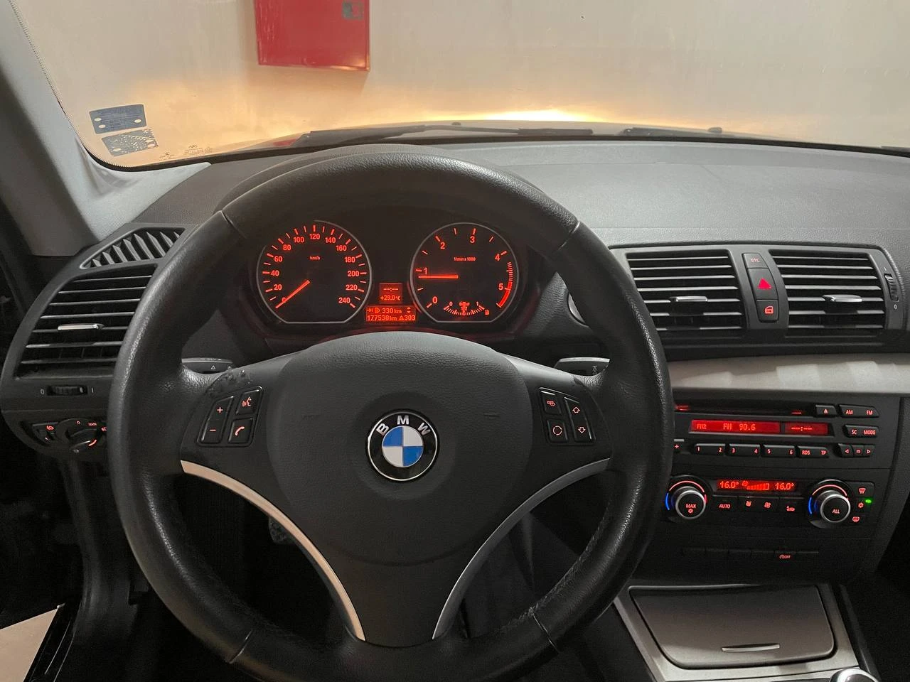 BMW 118 D КАЧВАШ СЕ И КАРАШ - изображение 7