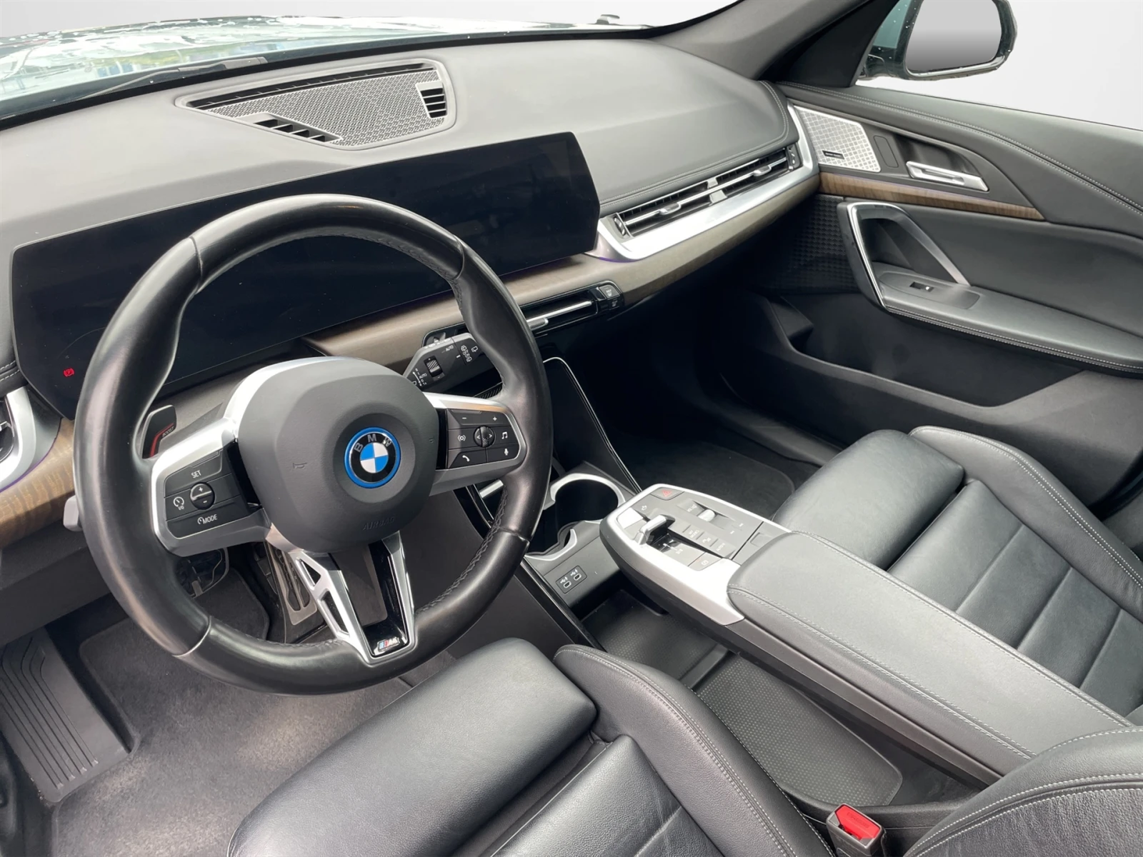 BMW iX1 xDrive30 - изображение 6