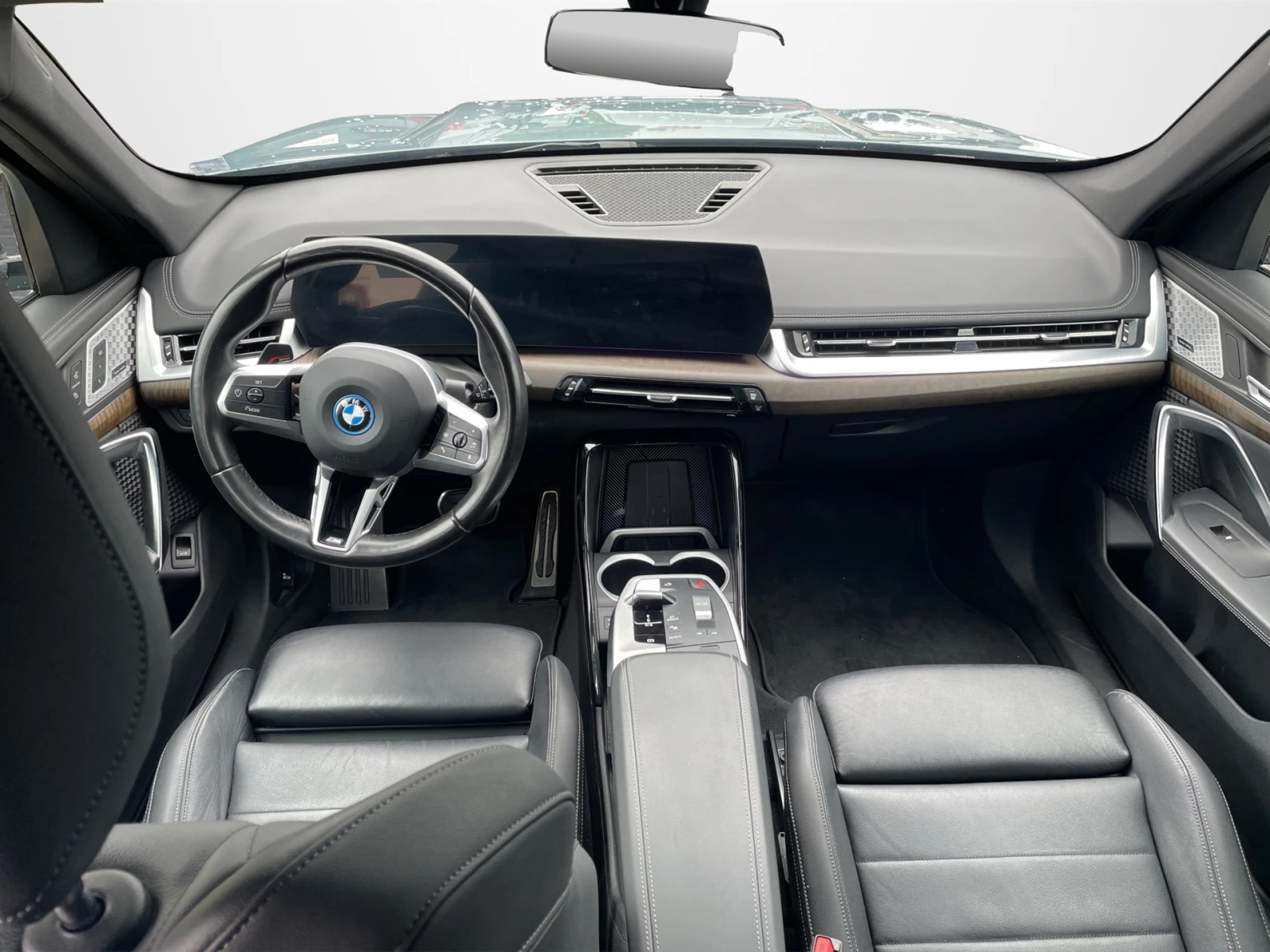 BMW iX1 xDrive30 - изображение 7