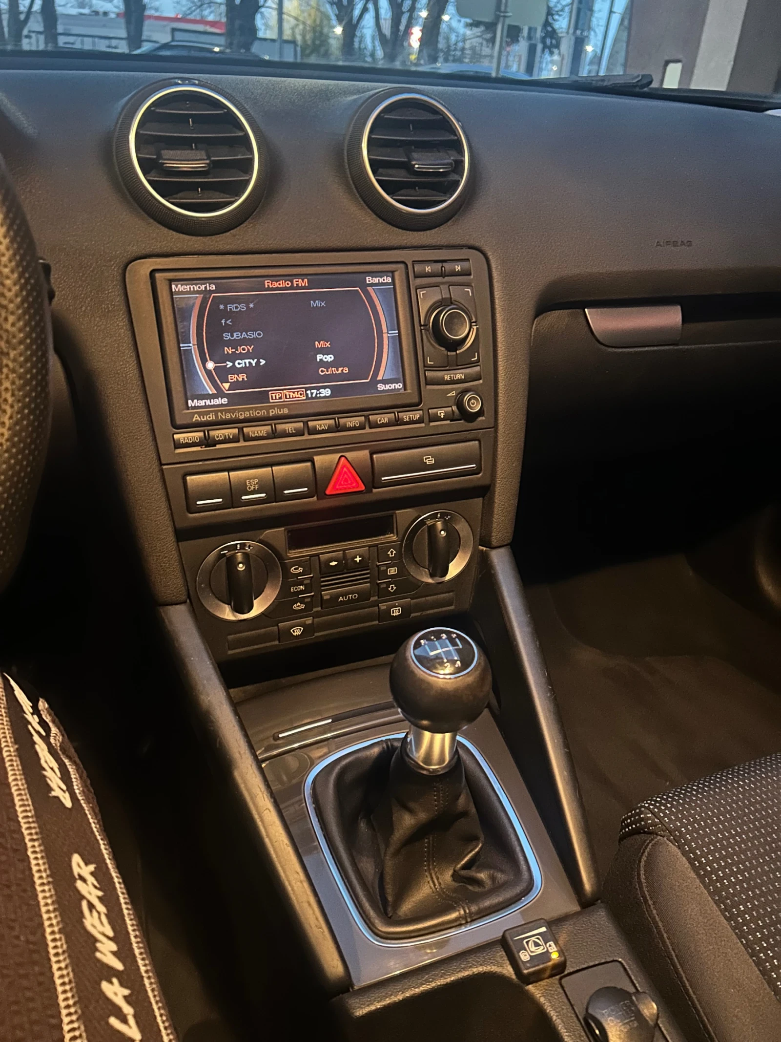 Audi A3 Sportback  1.6i + газ, снимка 11 - Автомобили и джипове - 53845577