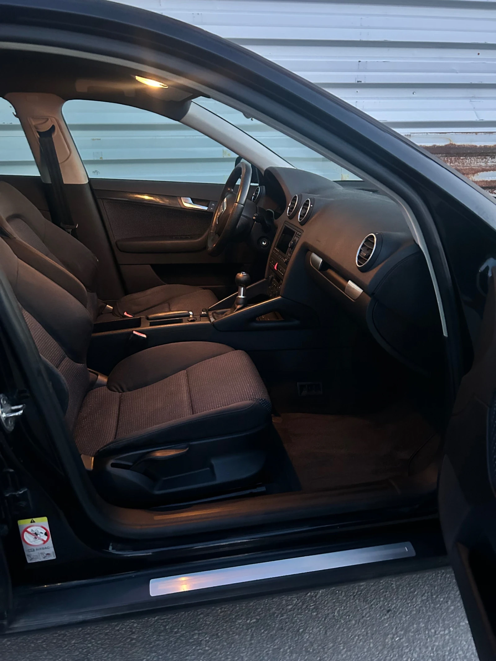 Audi A3 Sportback  1.6i + газ, снимка 9 - Автомобили и джипове - 53845577