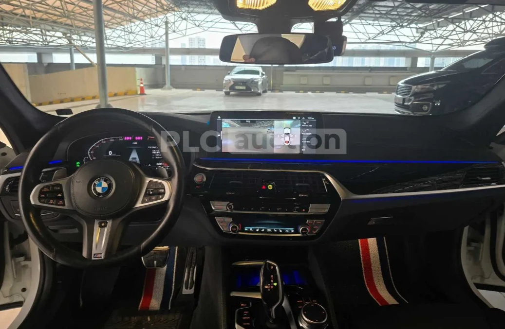 BMW 530 M SPORT* DISTR* HEAD UP, снимка 6 - Автомобили и джипове - 54220878