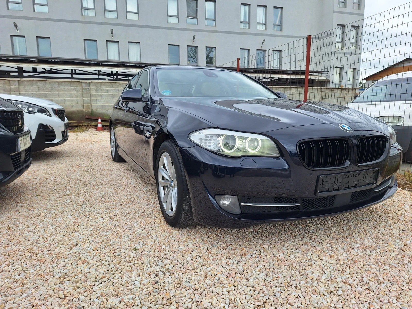 BMW 530 XD* НАВИ/КАМЕРА/КСЕНОН/КОЖА/ХЕДЪП/ФУЛЛ* , снимка 3 - Автомобили и джипове - 54377552